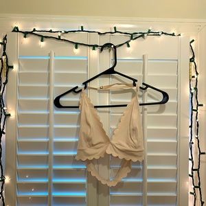 Light pink scalloped halter bra, L